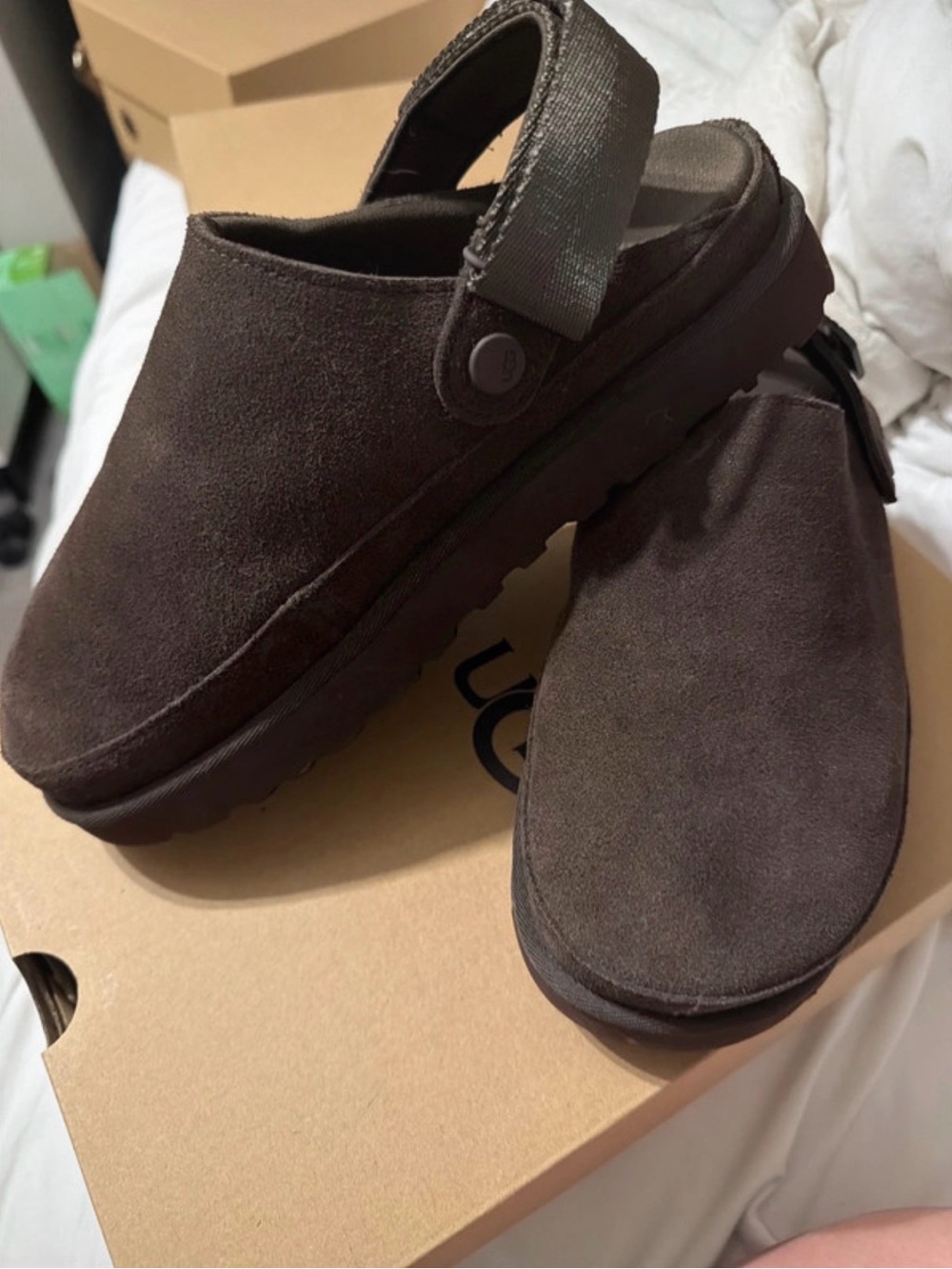 UGG Goldenstar Clogs size 9.5- Brown